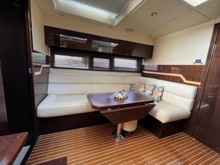 Pronájem lodi Galeon Galeon 385 HTS v Donji Seget na Samboatu