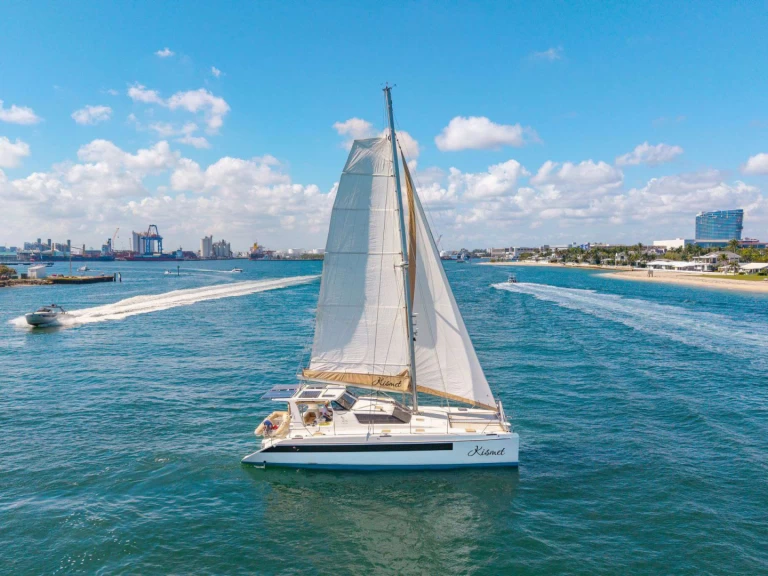 St Francis KISMET jednotlivci a charterové společnosti v Bahamy