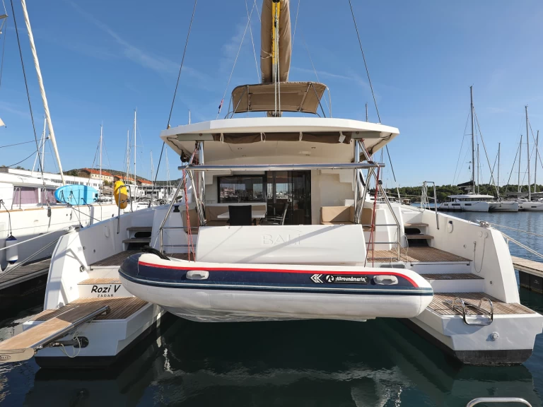 Pronajmout Katamarán se skipperem či ne Bali v Rogoznica