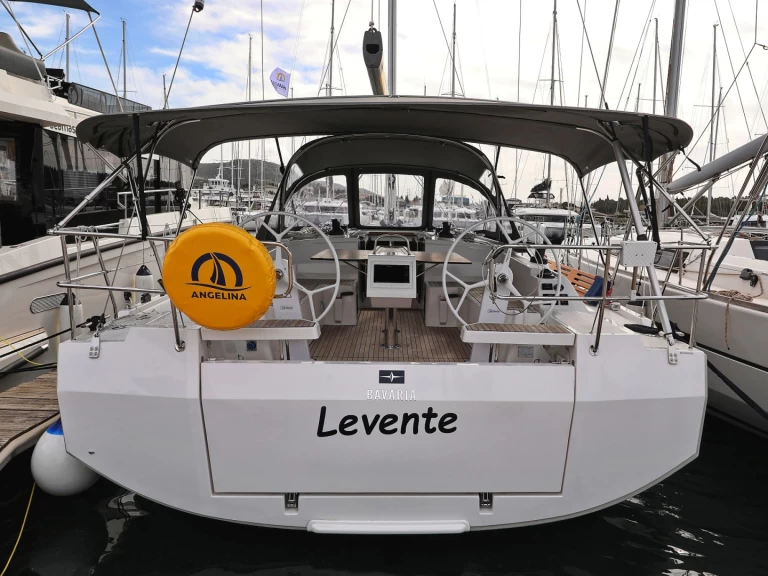 Pronájem lodi Šibenik  lákavé ceny Bavaria C42