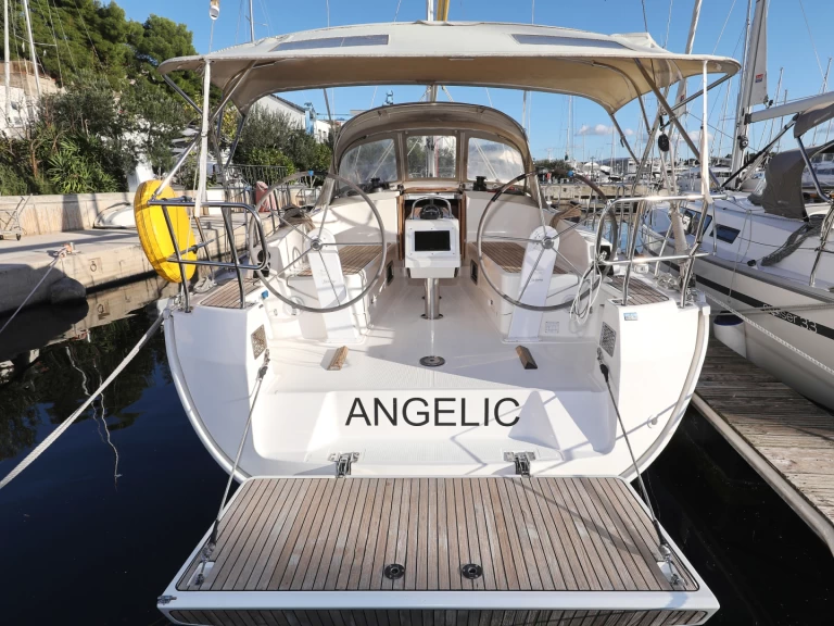 Bavaria Cruiser 37 jednotlivci a charterové společnosti v Biograd Na Moru