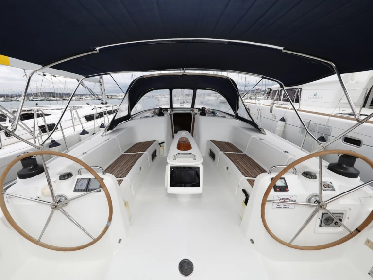 Pronájem Plachetnice Bénéteau s licencí