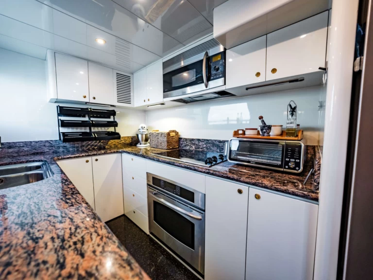 Pronájem Jachta Johnson s licencí