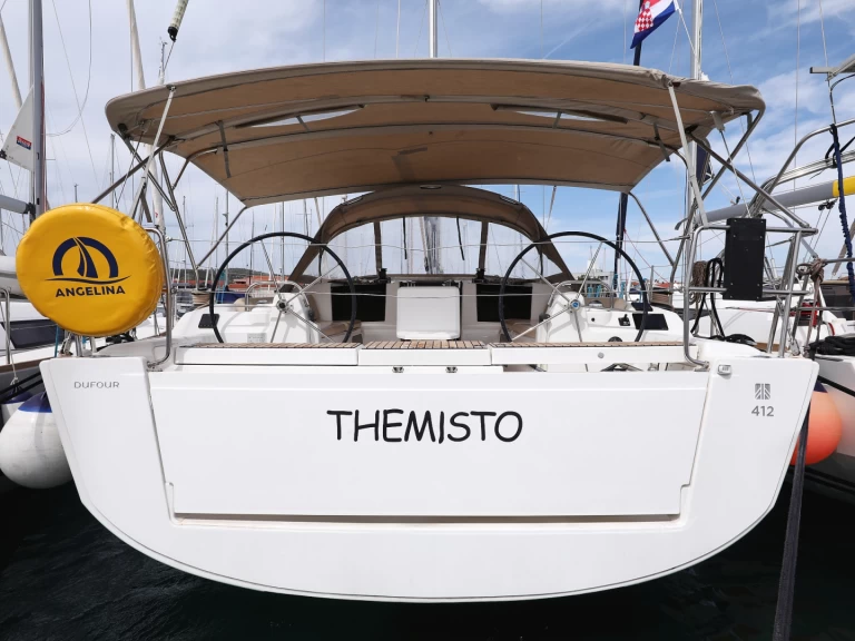 Pronajmout si Dufour Dufour 412 Grand Large v Trogir
