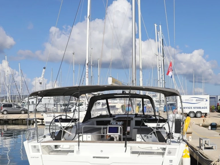 Pronájem lodi Dufour Dufour 530 v Trogir na Samboatu
