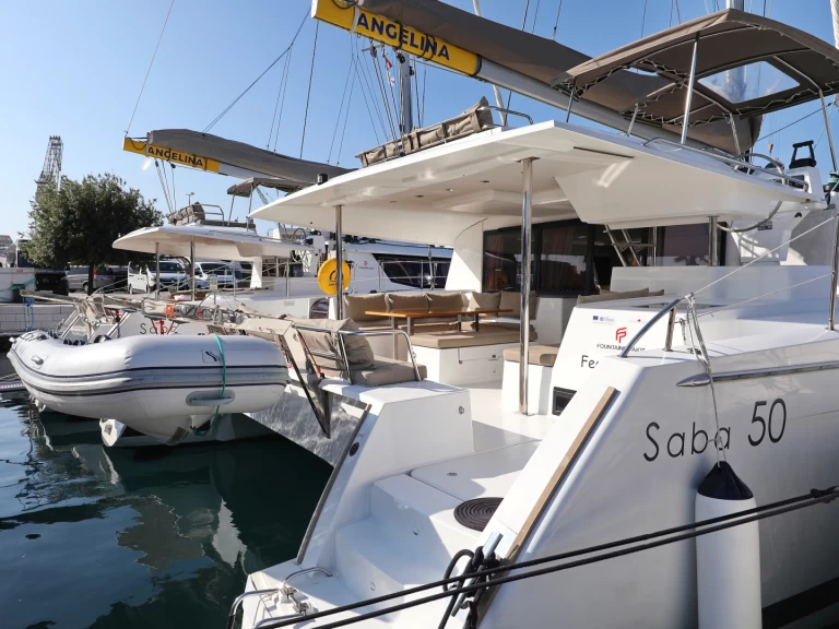 Pronajmout si Fountaine Pajot Saba 50 v Sveti Filip i Jakov