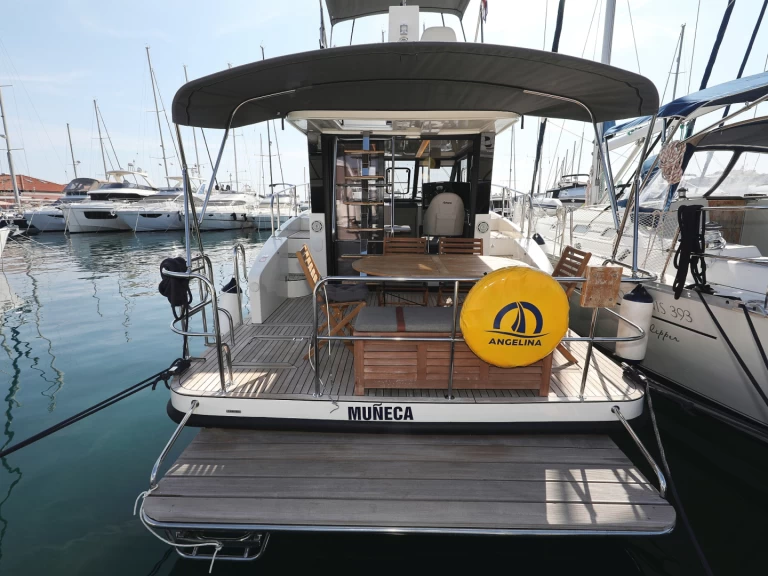 Pronájem Jachta Cobra Yachts s licencí