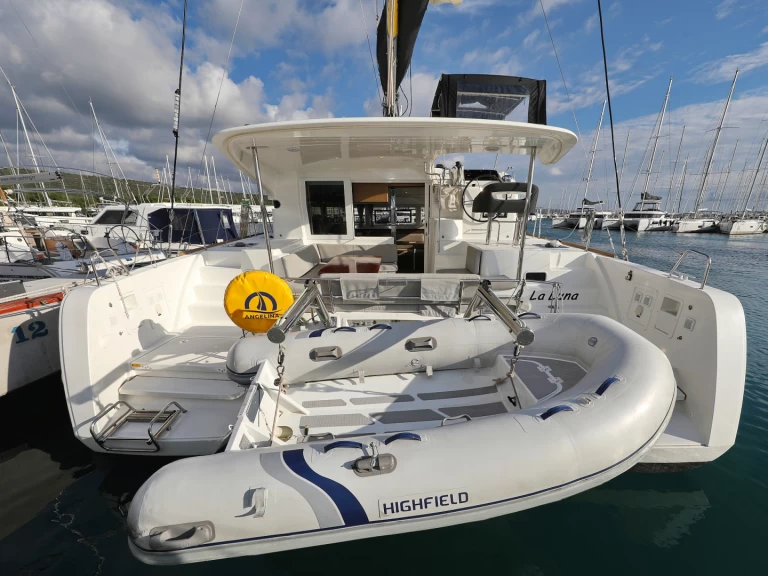 Katamarán k pronájmu v Sveti Filip i Jakov za nejlepší cenu