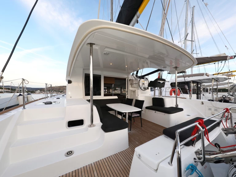 Pronajmout Katamarán se skipperem či ne Lagoon v Biograd Na Moru