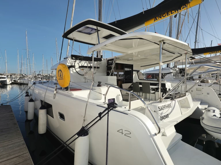 Pronájem lodi Šibenik  lákavé ceny Lagoon 42