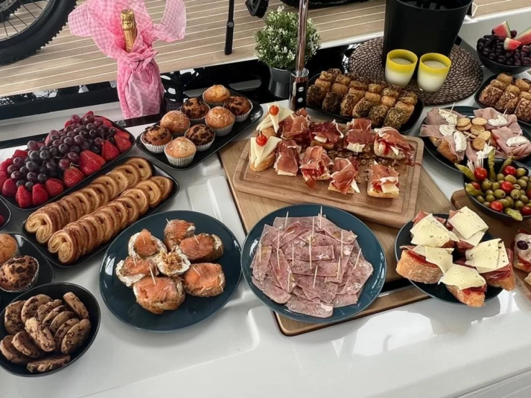 Lagoon Lagoon 55 jednotlivci a charterové společnosti v Kaštela