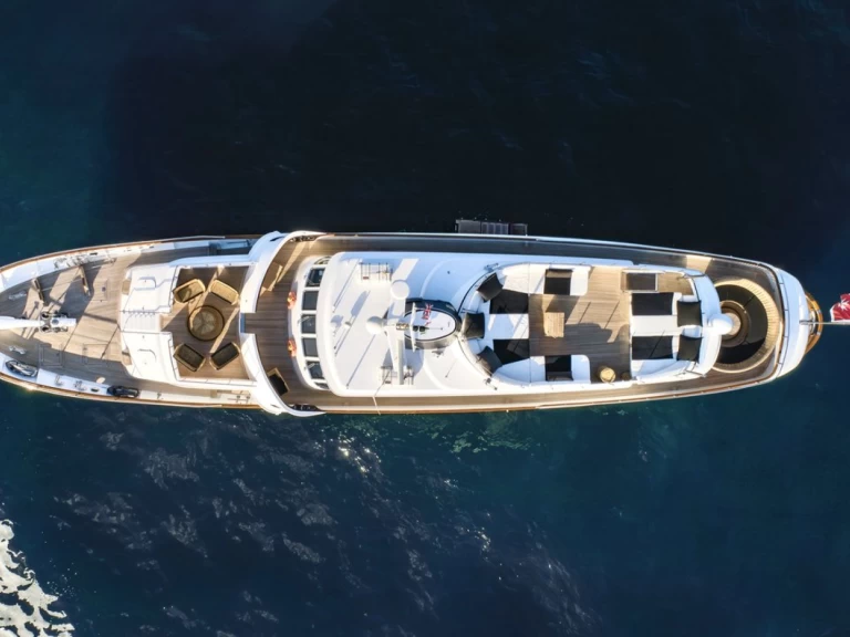 Pronajmout si Azimut Sounion II v Alimos