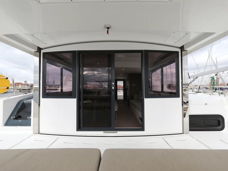 Katamarán k pronájmu v Trogir za nejlepší cenu