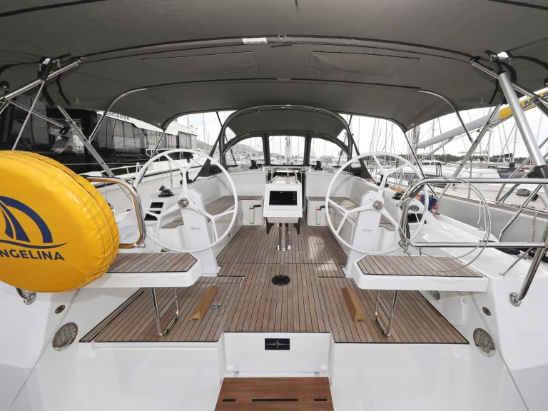 Pronájem lodi Šibenik  lákavé ceny Bavaria C42