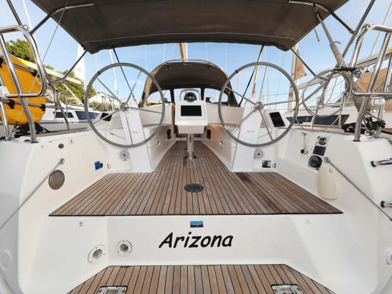 Pronajmout si Bavaria Cruiser 34 v Šibenik 