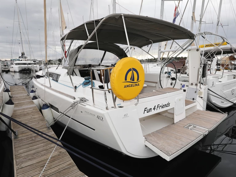 Dufour Dufour 412 Grand Large jednotlivci a charterové společnosti v Primošten 