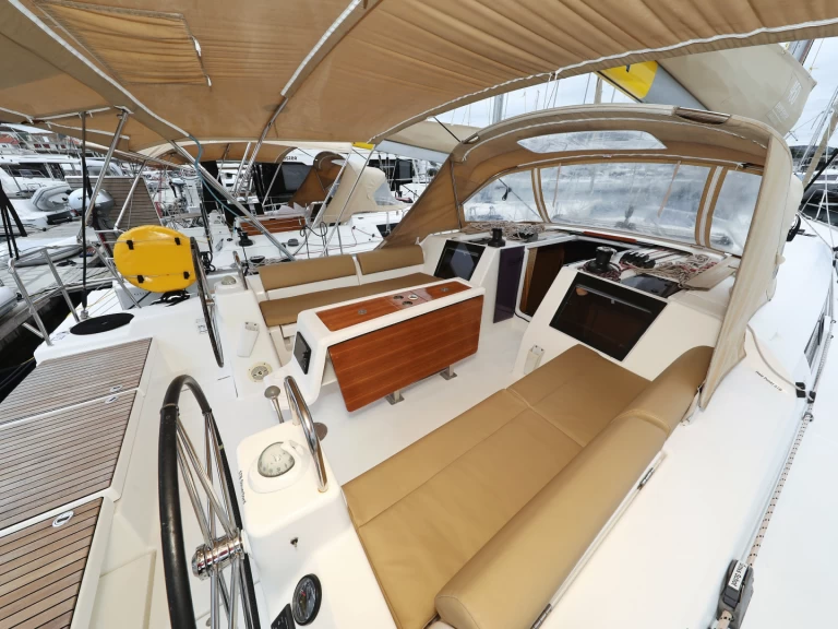 Dufour Dufour 460 Grand Large jednotlivci a charterové společnosti v Šibenik 