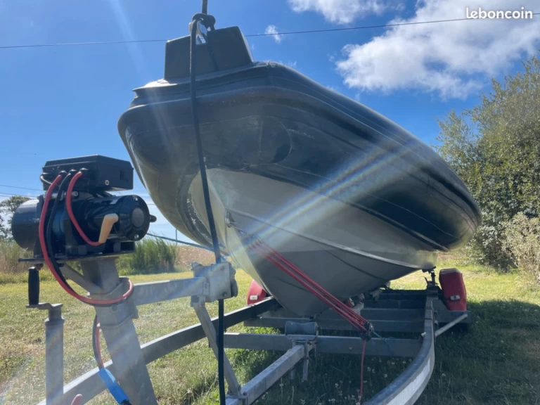 Pronajmout si Valiant DR 750 Fishing v Baden