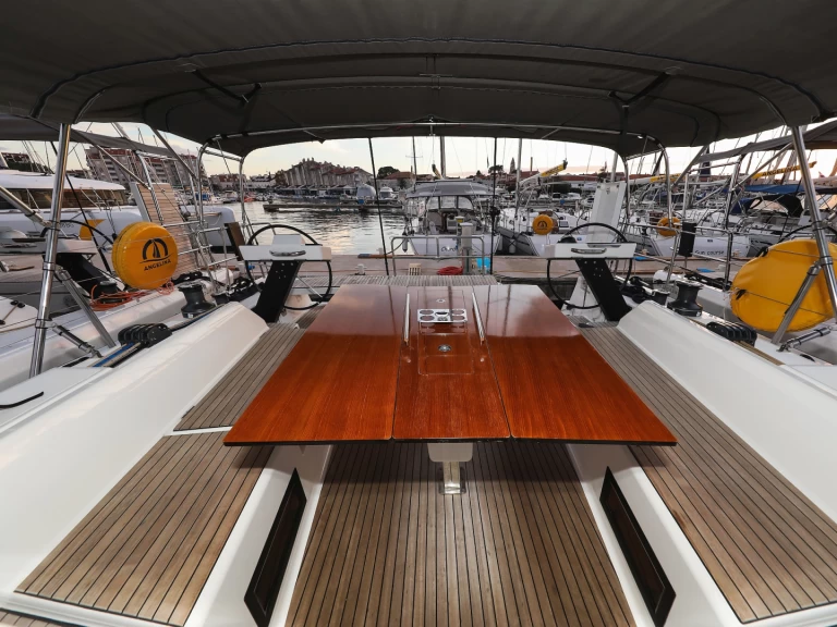 Pronajmout si Dufour Dufour 470 v Trogir