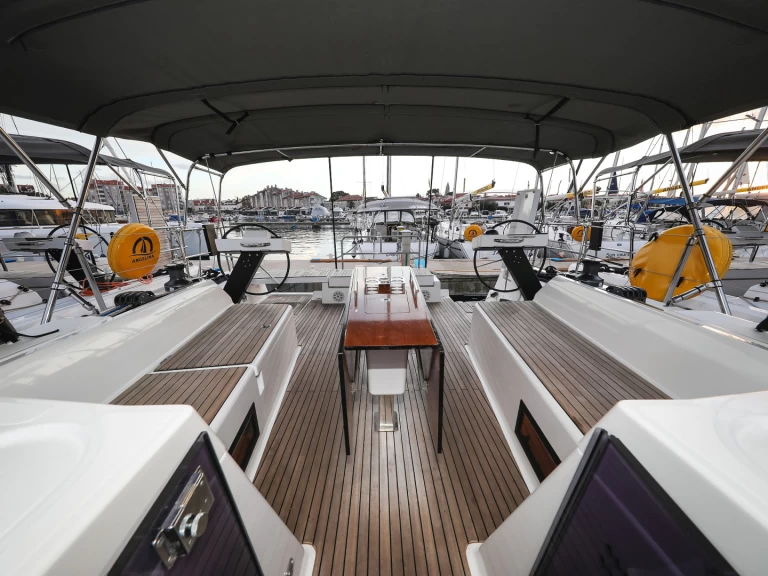 Pronájem lodi Trogir lákavé ceny Dufour 470