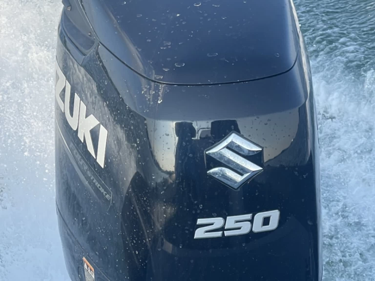 Pronajmout Polotuhá loď se skipperem či ne Valiant v Baden