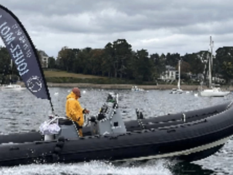 Polotuhá loď k pronájmu v Baden za nejlepší cenu