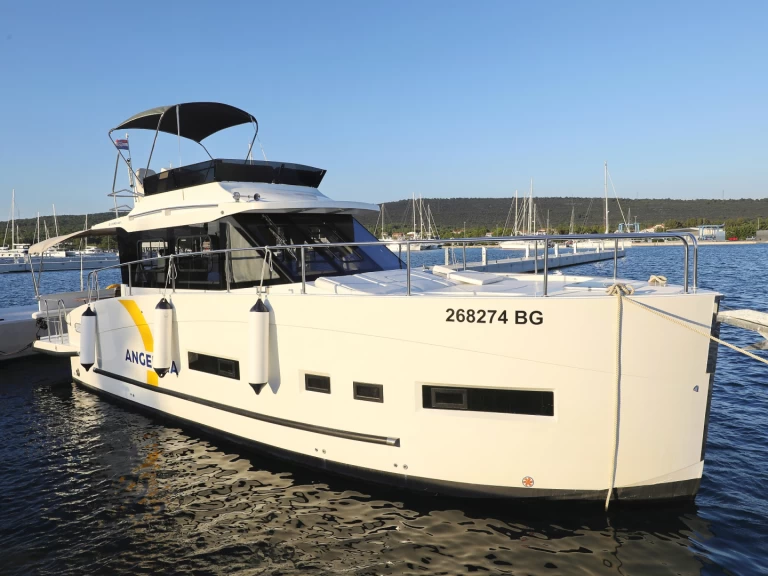 Pronájem Jachta Cobra Yachts s licencí