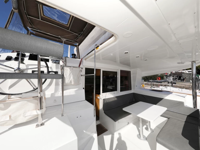 Pronajmout si Lagoon Lagoon 400 S2 v Šibenik 