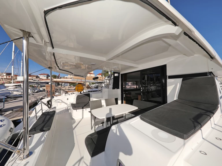 Pronájem Katamarán Lagoon s licencí