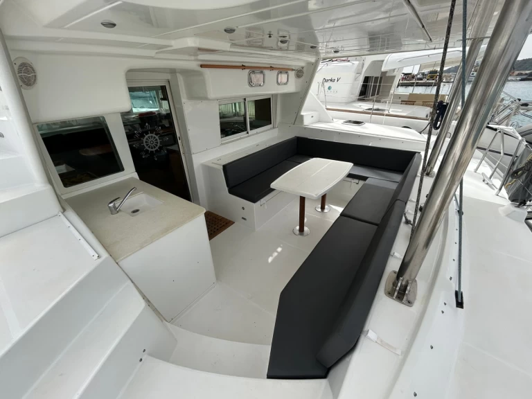 Pronájem Katamarán Lagoon s licencí