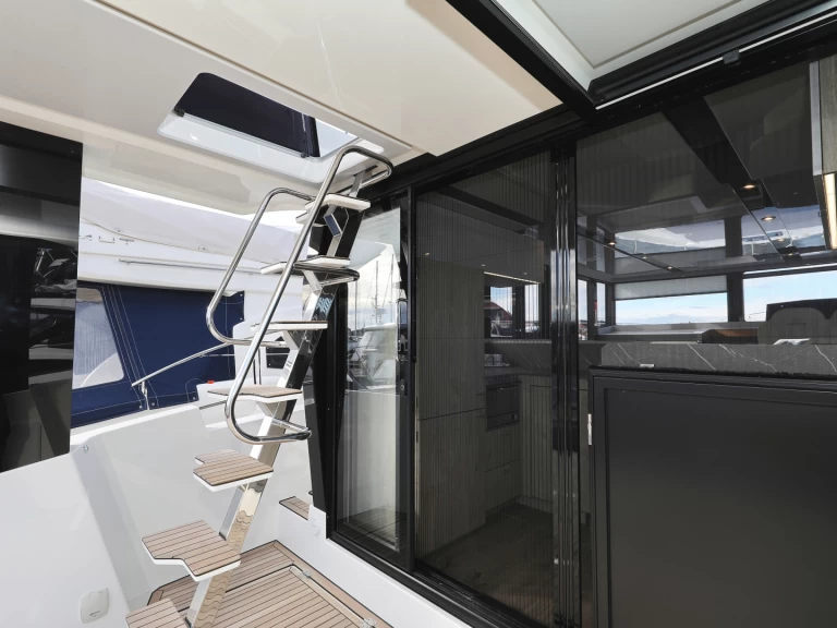 Pronájem Jachta v Šibenik  -Cobra Yachts Seamaster 45