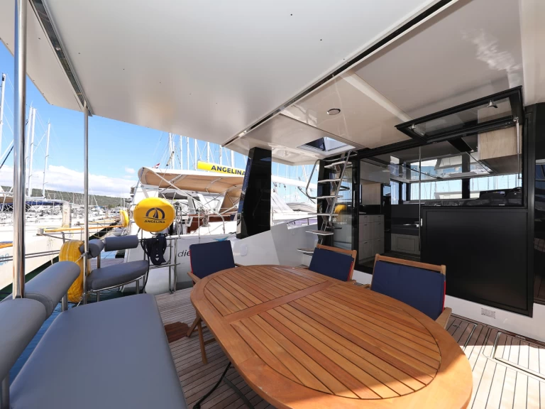 Pronajmout Jachta se skipperem či ne Cobra Yachts v Sveti Filip i Jakov