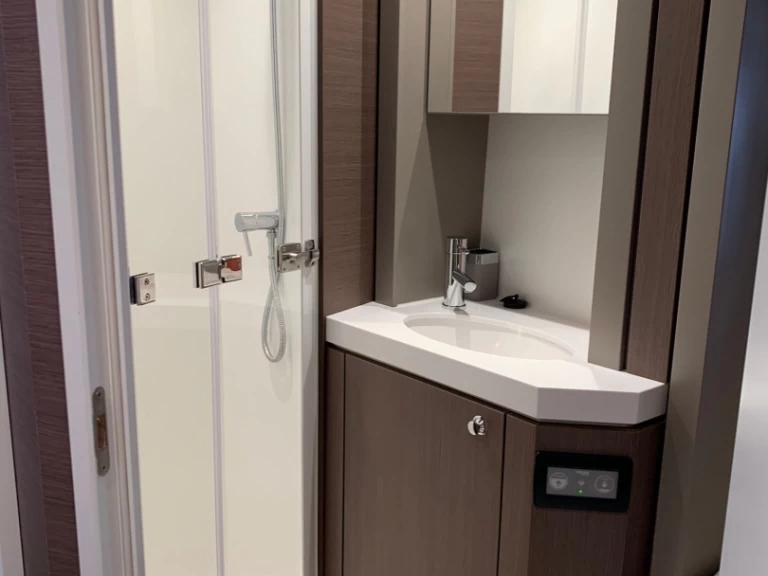 Pronájem Katamarán Bali s licencí