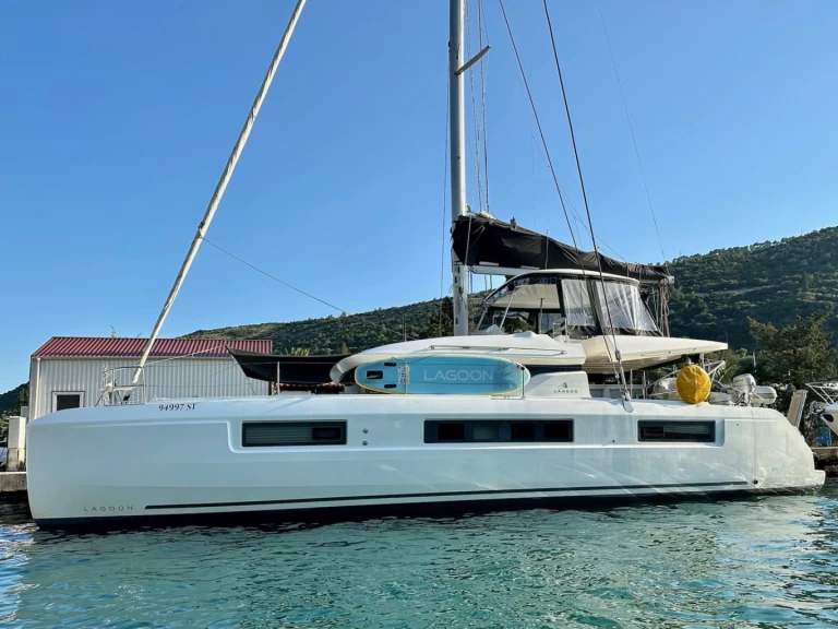 Pronajmout si Lagoon Lagoon 50 v Kaštela