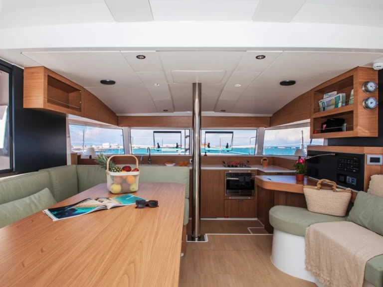 Pronajmout si Bali Bali Catsmart v Nidri