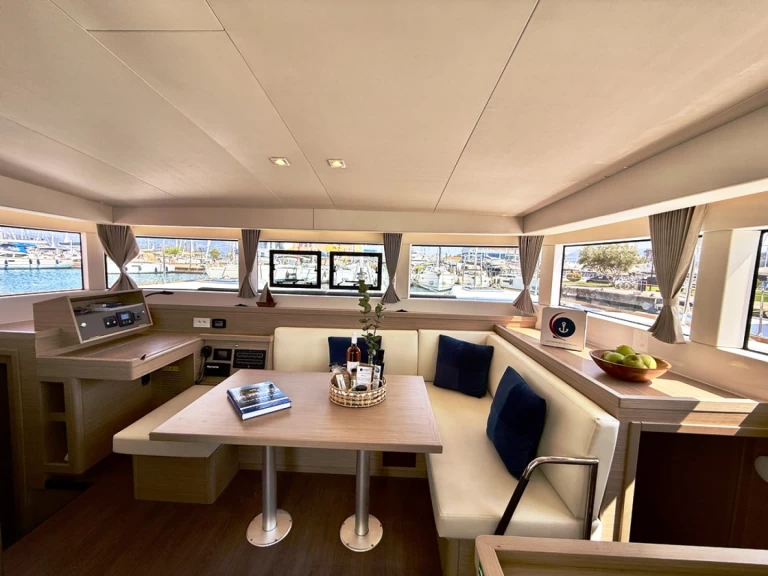 Pronájem lodi Lagoon Lagoon 40 v Nidri na Samboatu