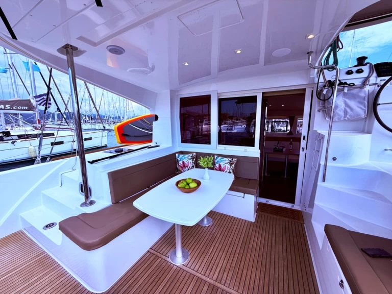 Pronajmout Katamarán se skipperem či ne Lagoon v Nidri