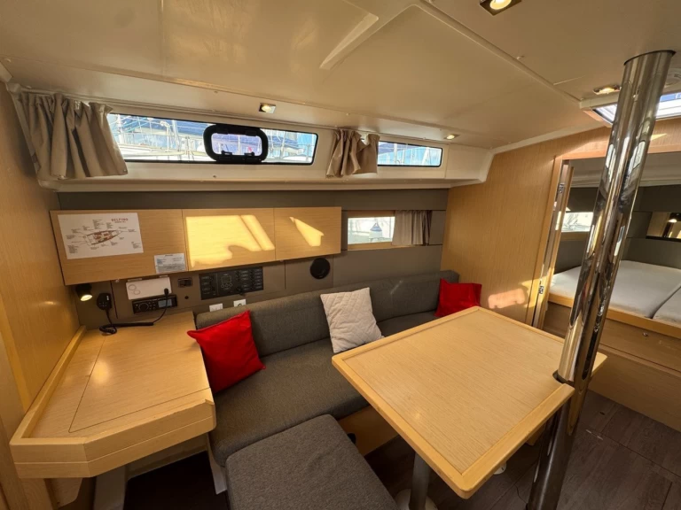 Pronajmout Plachetnice se skipperem či ne Bénéteau v La Rochelle