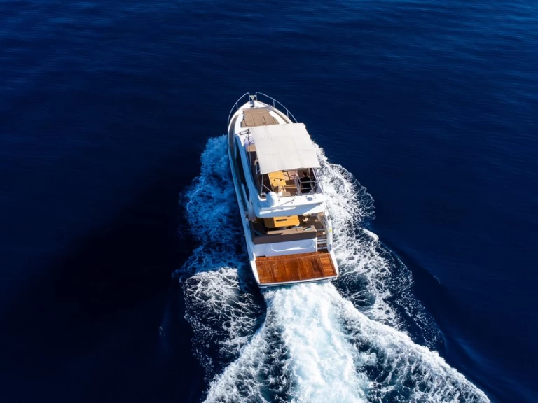 Pronajmout si Sealine Sealine F430 v Dubrovník