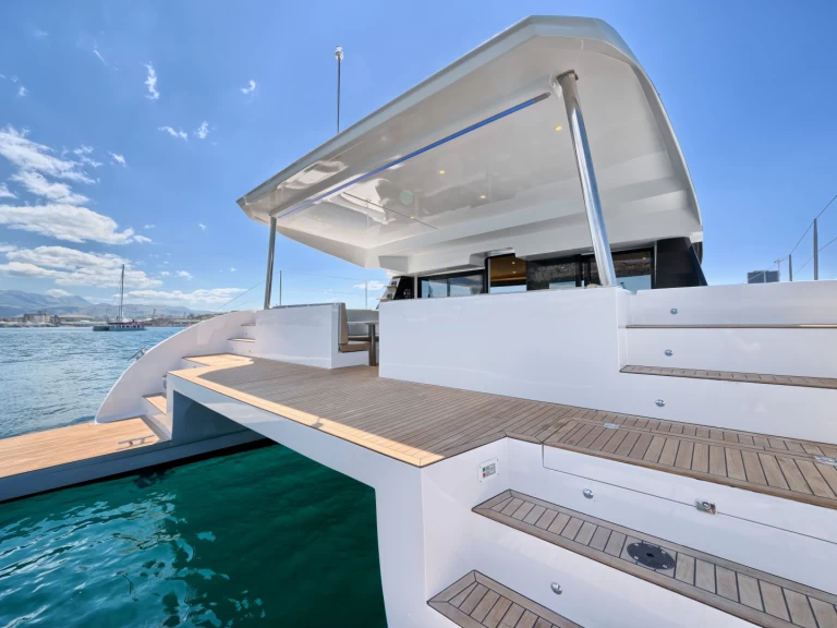 Pronájem Katamarán Luna s licencí