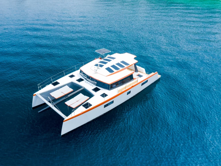 Pronajmout Motorová loď se skipperem či ne Luna v Split