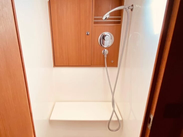 Pronájem lodi Kavála lákavé ceny Cruiser 45