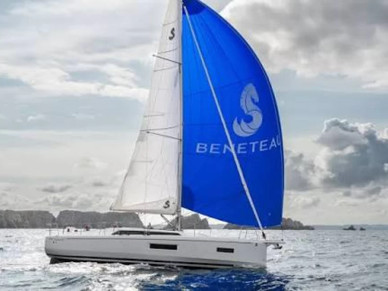 Pronajmout si Bénéteau Oceanis 37.1 v Arzon