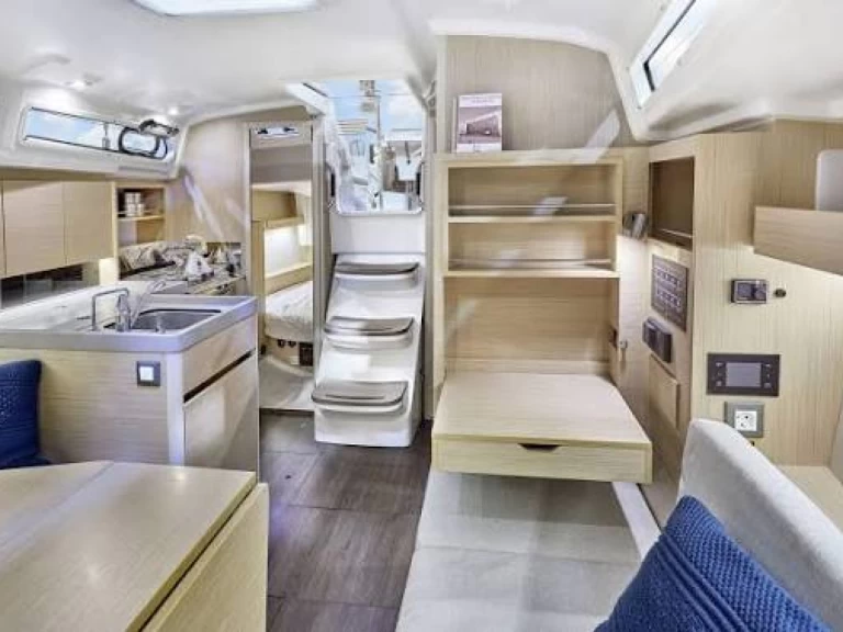 Pronajmout Plachetnice se skipperem či ne Bénéteau v Arzon