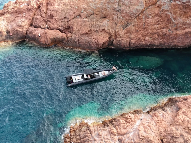 Pronájem lodi Narwhal Fast 1100 v Cannes na Samboatu