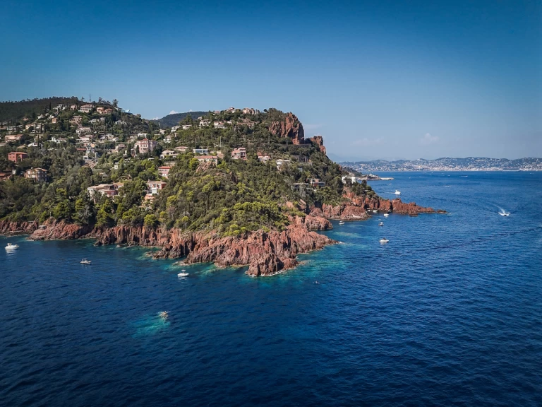 Pronájem lodi Cannes lákavé ceny Fast 1100