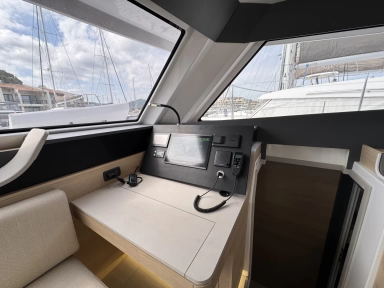 Katamarán k pronájmu v Port Grimaud za nejlepší cenu