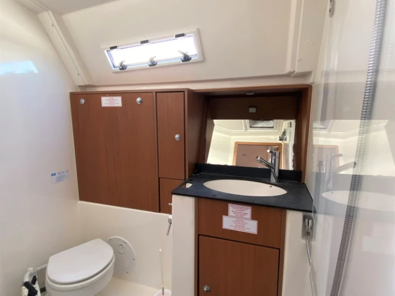 Pronajmout si Bavaria Bavaria 40 v Sukošan