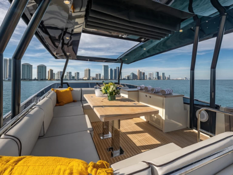 Sunseeker Sunseeker 60 jednotlivci a charterové společnosti v Dubai Marina