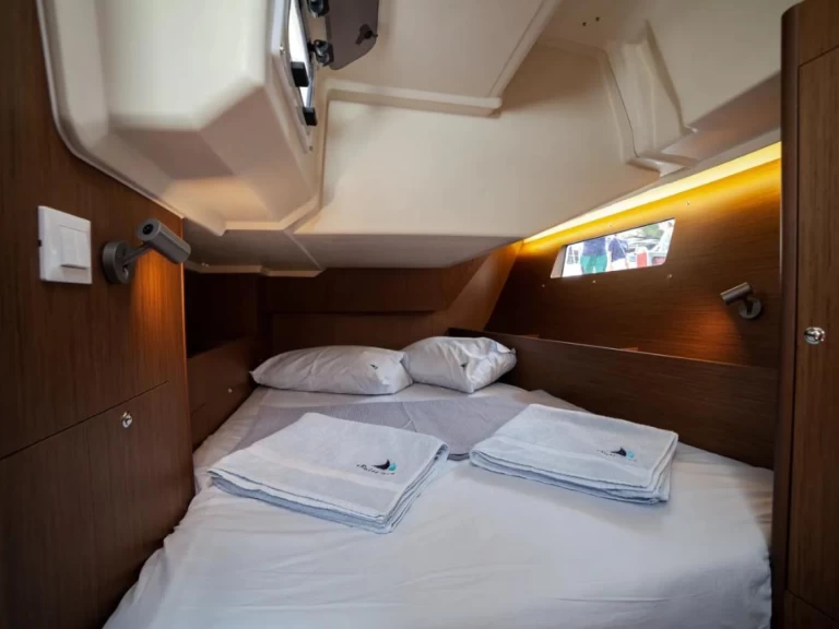 Pronajmout si Bénéteau Oceanis 41.1 v Orhaniye